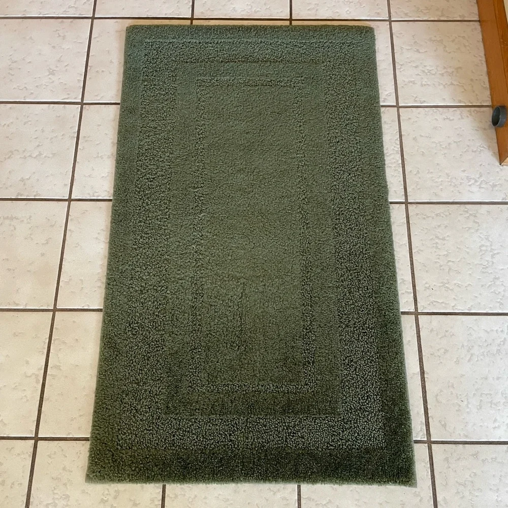 20”x34” Forest Green Racetrack Bathmat / Rug